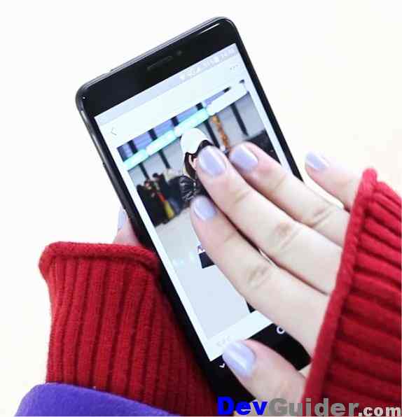 How to take a screenshot on the Motorola Moto G7 Play